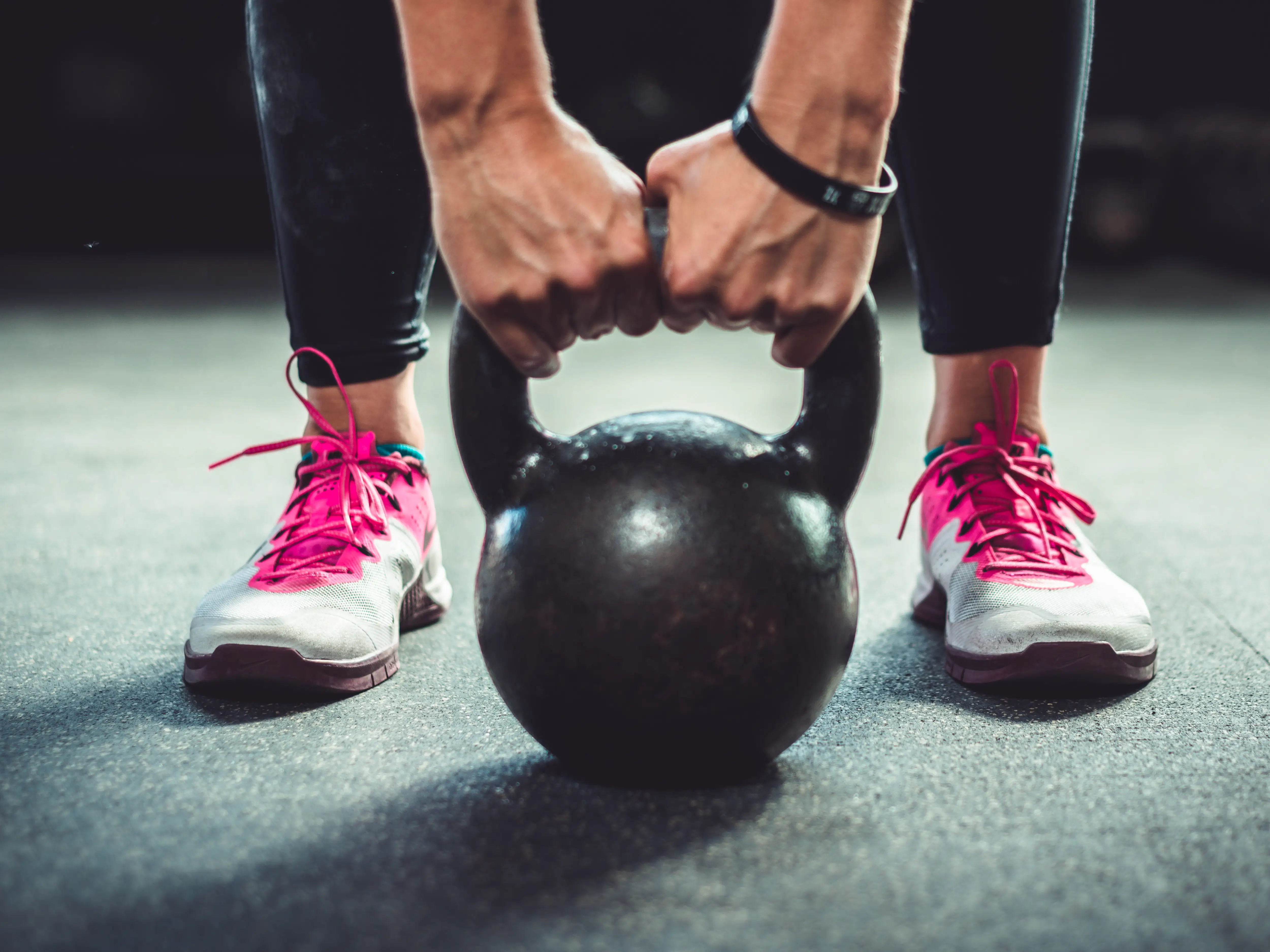 Aldrig tränat på gym tidigare? Prova dessa tre basövningar!